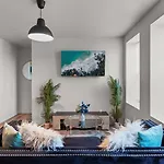 Classic 2Br Detroit